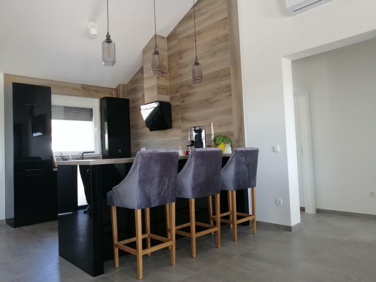 Villa Orao Kaštel Novi Eksteriør billede