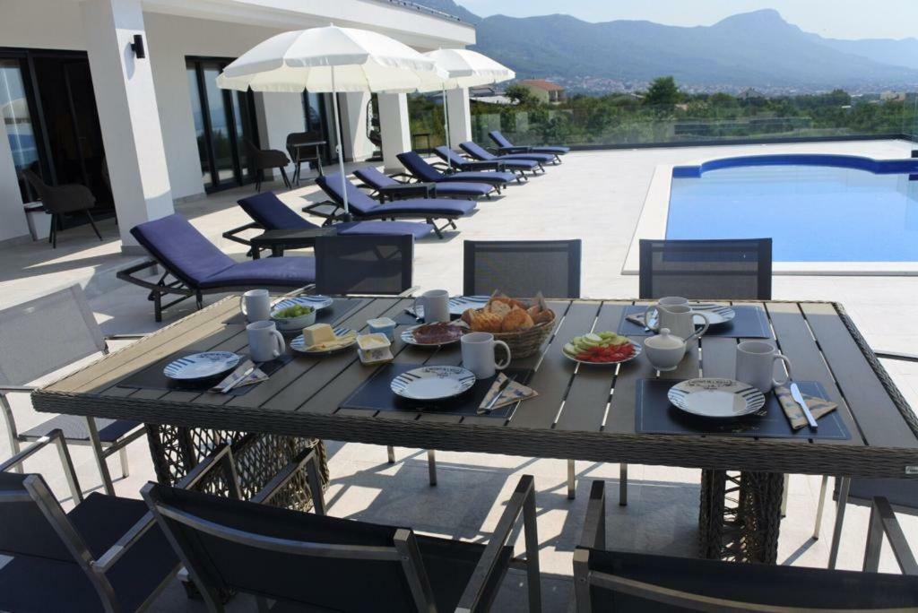 Villa Orao Kaštel Novi Eksteriør billede